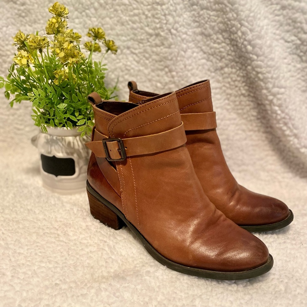 Vince Camuto Soft Brown Distressed Leather Almond Toe Ankle Booties Size 7.5